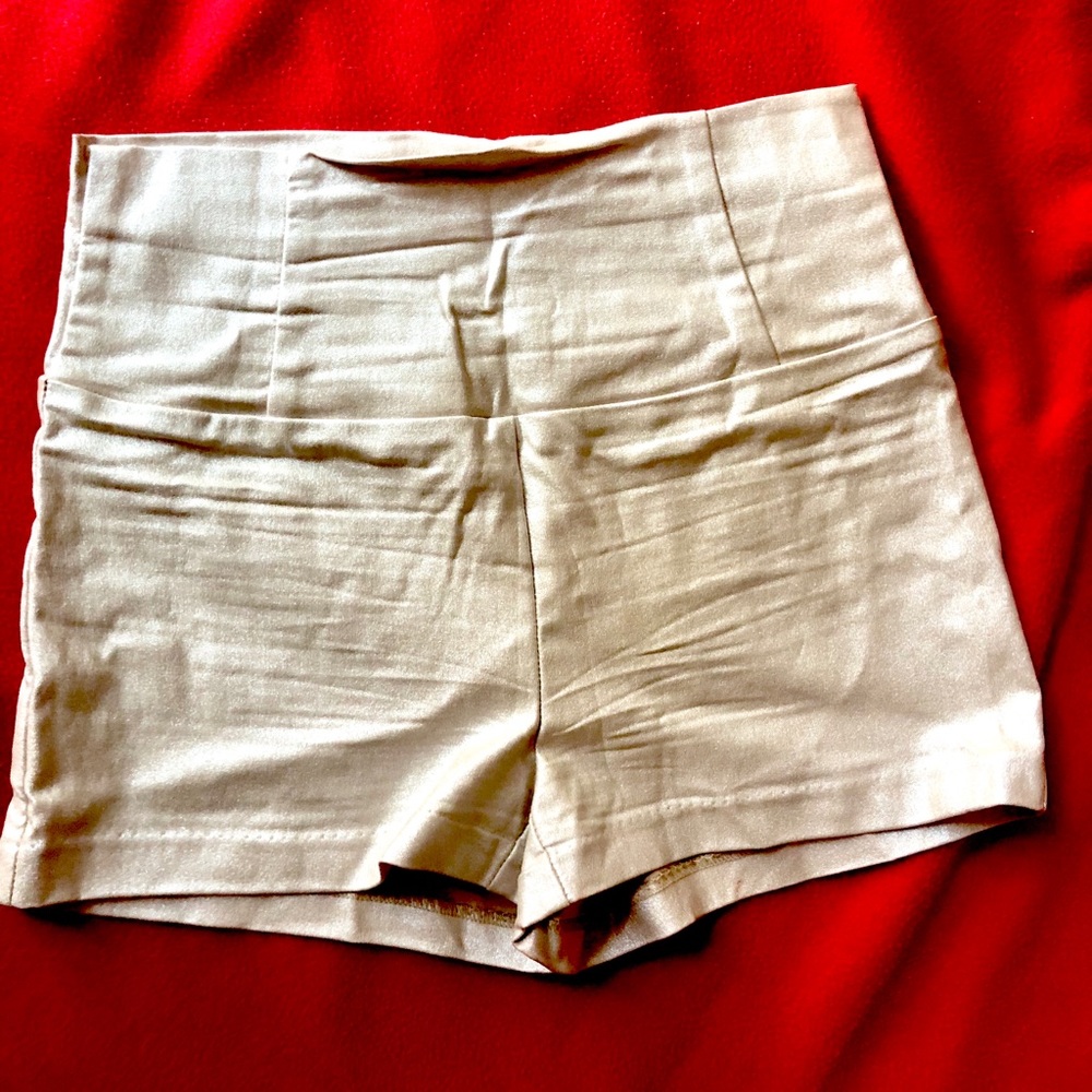 BODY CENTRAL • Shorts